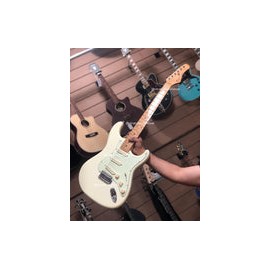 GUITARRA ELECTRICA TAGIMA BLANCA OLIMPICO CON FUNDA STRATUS BAG TG-530-OWH-LF-MG